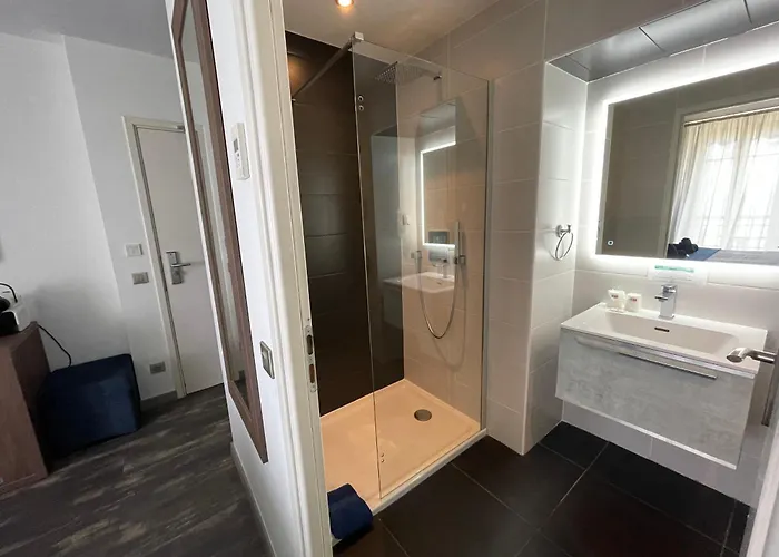 Hotel Flots d'Azur Nice